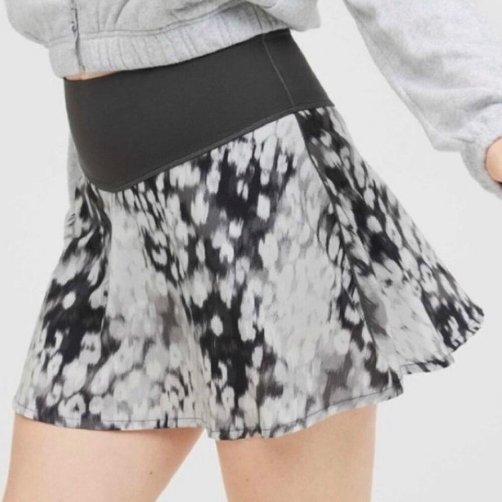 Offline by Aerie - Active Skort - Grey and White Animal Print -Women's XL